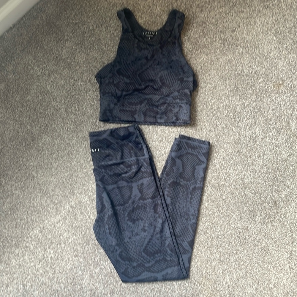 Allfenix leggings and matching bra top